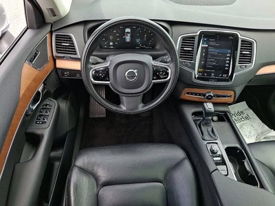 2021 Volvo XC90 Momentum