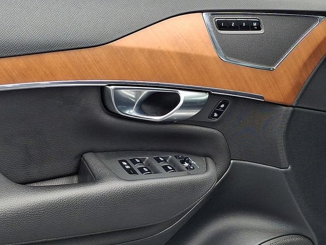 2021 Volvo XC90 Momentum