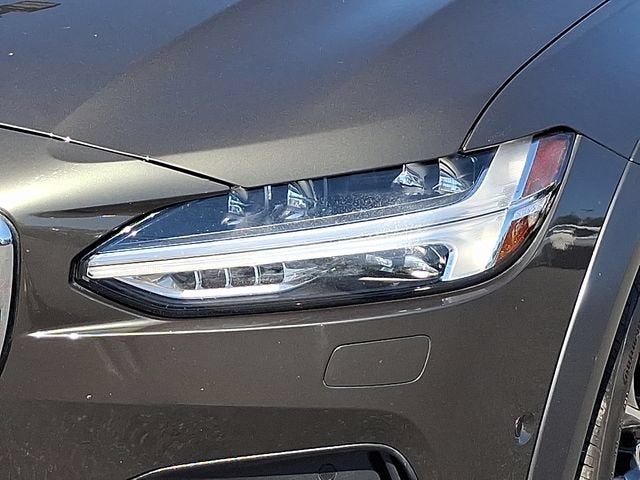 2020 Volvo V90 Cross Country Base