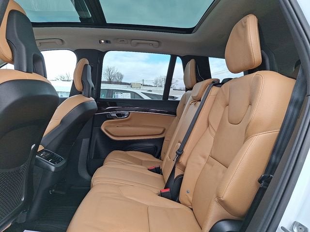 2016 Volvo XC90 T6 Momentum