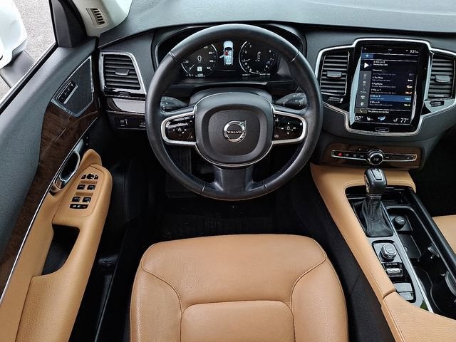 2016 Volvo XC90 T6 Momentum