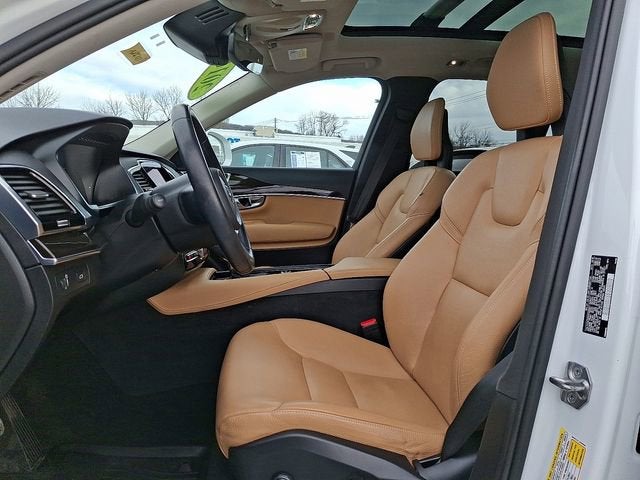 2016 Volvo XC90 T6 Momentum