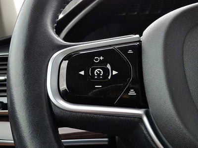 2016 Volvo XC90 T6 Momentum