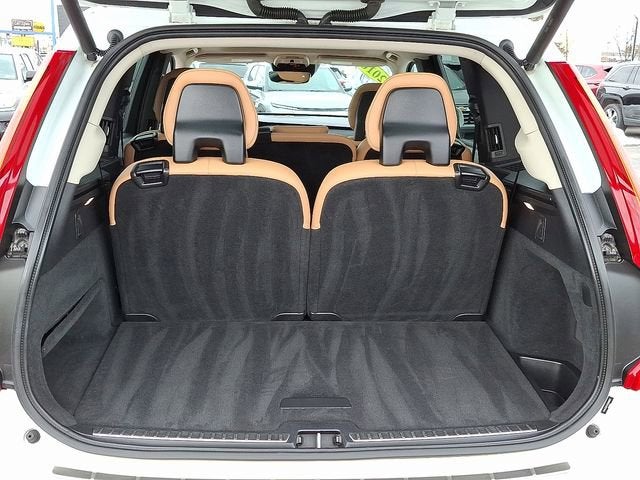 2016 Volvo XC90 T6 Momentum