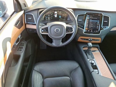 2022 Volvo XC90 Momentum