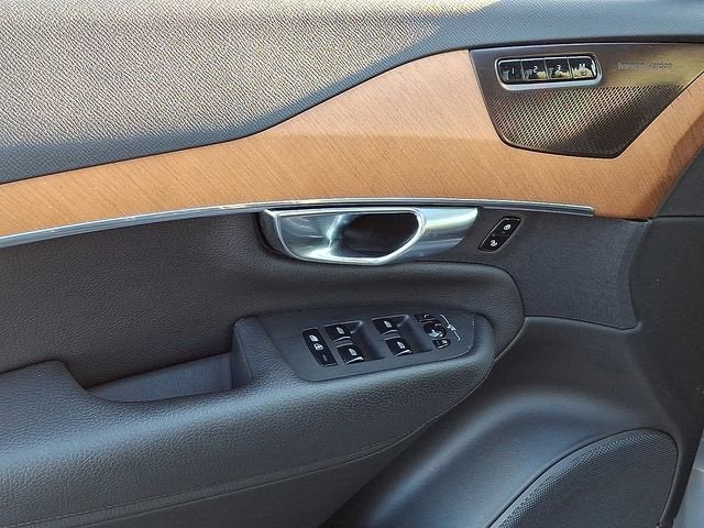 2022 Volvo XC90 Momentum