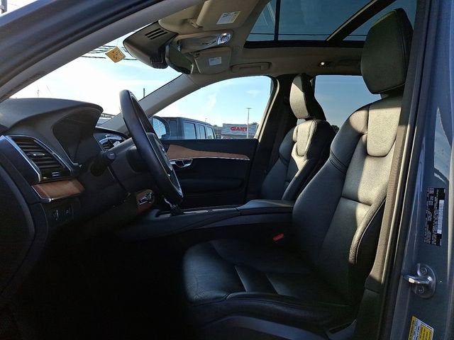 2022 Volvo XC90 Momentum