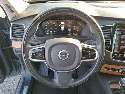 2022 Volvo XC90 Momentum