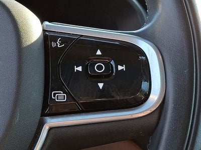 2022 Volvo XC90 Momentum