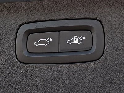 2022 Volvo XC90 Momentum