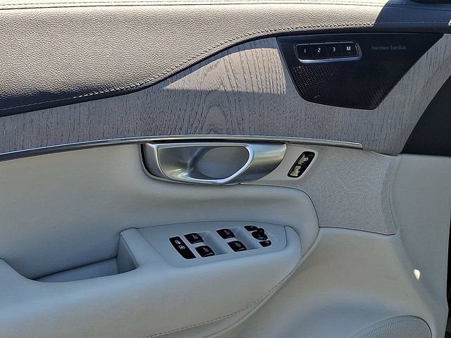 2024 Volvo XC90 Recharge Plug-In Hyb Ultimate Bright Theme