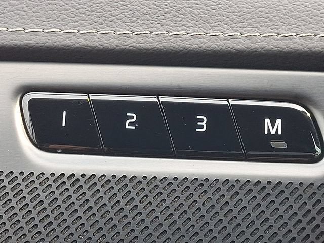 2024 Volvo XC90 Recharge Plug-In Hyb Ultimate Bright Theme