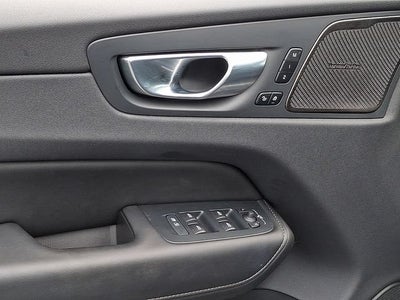 2024 Volvo XC60 Recharge Plug-In Hyb Ultimate Dark Theme