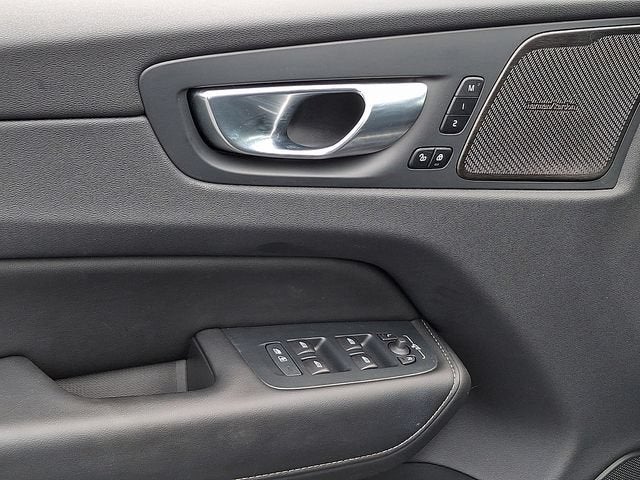 2024 Volvo XC60 Recharge Plug-In Hyb Ultimate Dark Theme