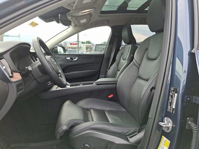 2024 Volvo XC60 Recharge Plug-In Hyb Ultimate Dark Theme