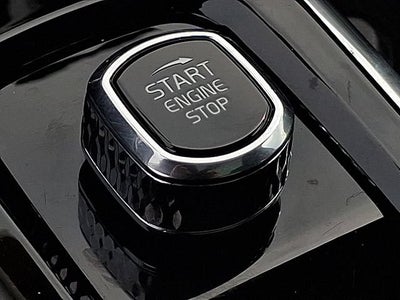 2024 Volvo XC60 Recharge Plug-In Hyb Ultimate Dark Theme