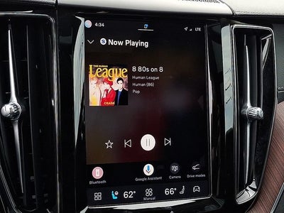 2024 Volvo XC60 Recharge Plug-In Hyb Ultimate Dark Theme