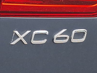 2024 Volvo XC60 Recharge Plug-In Hyb Ultimate Dark Theme