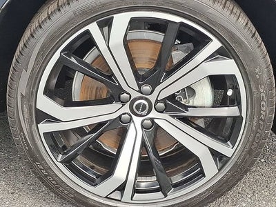 2024 Volvo XC60 Recharge Plug-In Hyb Ultimate Dark Theme