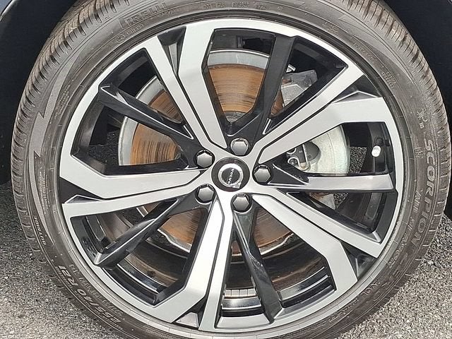 2024 Volvo XC60 Recharge Plug-In Hyb Ultimate Dark Theme