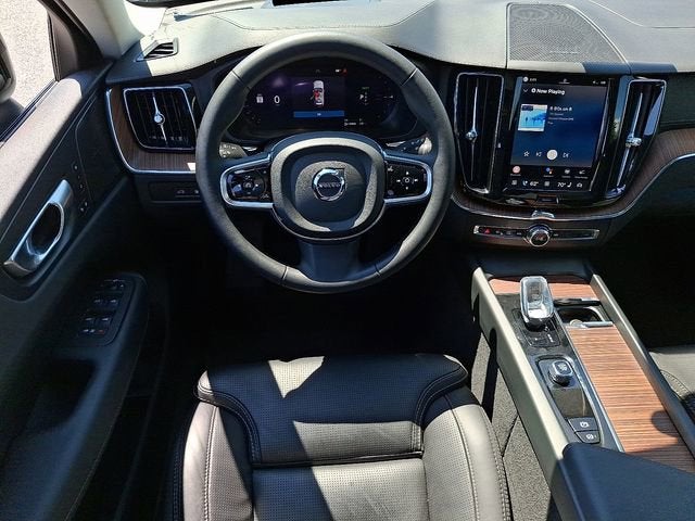 2024 Volvo XC60 Recharge Plug-In Hyb Ultimate Dark Theme