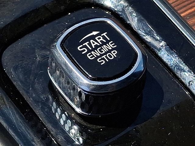 2024 Volvo XC60 Recharge Plug-In Hyb Ultimate Dark Theme