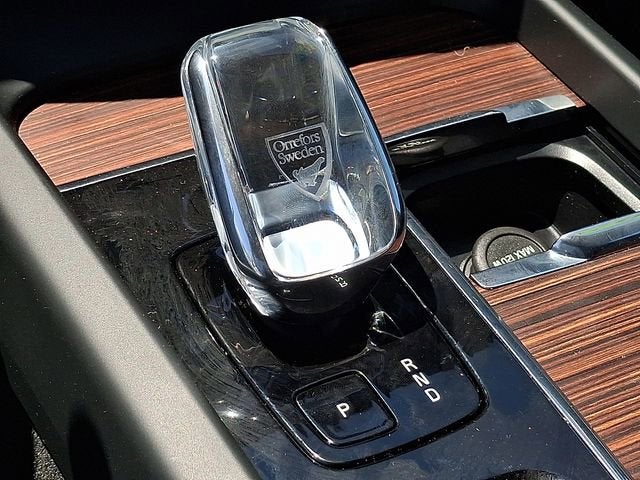 2024 Volvo XC60 Recharge Plug-In Hyb Ultimate Dark Theme