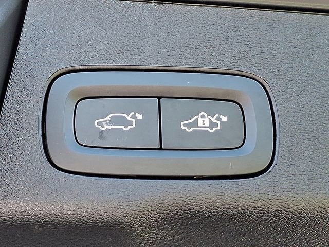 2024 Volvo XC60 Recharge Plug-In Hyb Ultimate Dark Theme