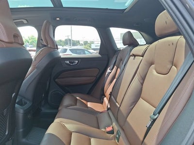 2024 Volvo XC60 Recharge Plug-In Hyb Ultimate Dark Theme