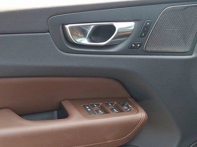 2024 Volvo XC60 Recharge Plug-In Hyb Ultimate Dark Theme