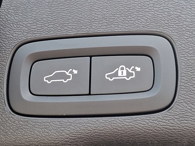 2024 Volvo XC60 Recharge Plug-In Hyb Ultimate Dark Theme