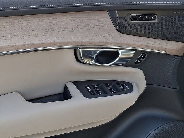2025 Volvo XC90 Plug-In Hybrid Ultra