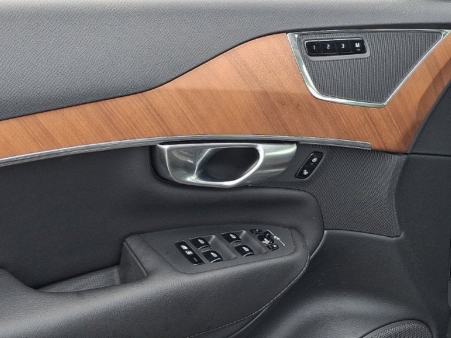 2025 Volvo XC90 Plug-In Hybrid Plus