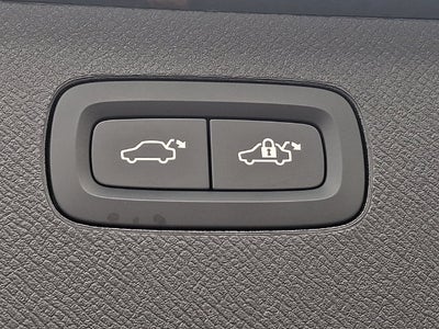 2025 Volvo XC90 Plug-In Hybrid Plus