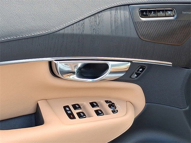 2025 Volvo XC90 Plug-In Hybrid Ultra