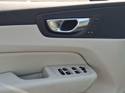 2025 Volvo XC60 Plug-In Hybrid Plus
