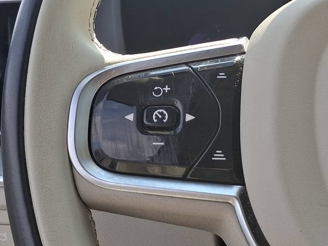 2025 Volvo XC60 Plug-In Hybrid Plus