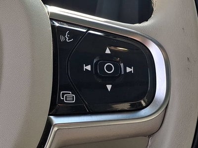 2025 Volvo XC60 Plug-In Hybrid Plus