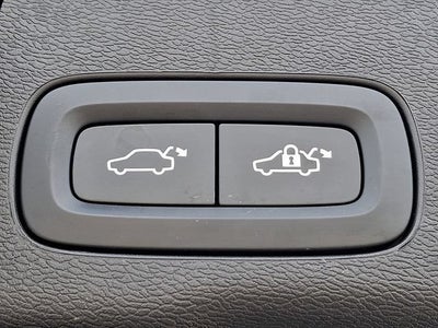 2025 Volvo XC60 Plug-In Hybrid Plus