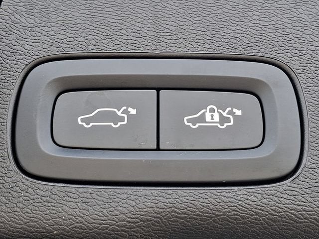 2025 Volvo XC60 Plug-In Hybrid Plus