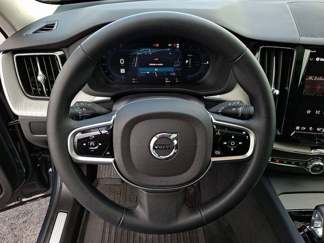 2025 Volvo XC60 Plug-In Hybrid Plus