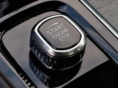 2025 Volvo XC60 Plug-In Hybrid Plus