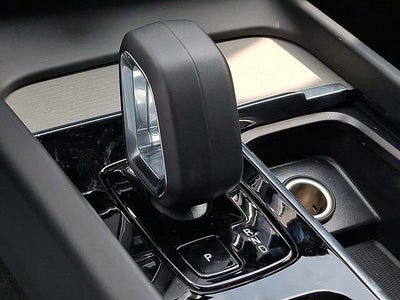 2025 Volvo XC60 Plug-In Hybrid Plus