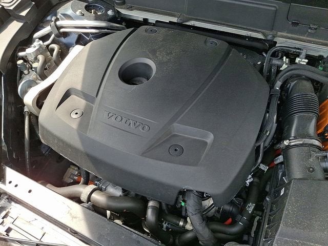 2025 Volvo XC60 Plug-In Hybrid Plus