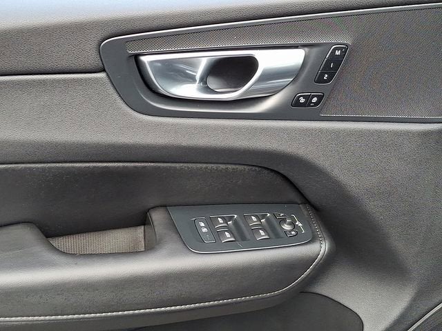 2025 Volvo XC60 Plug-In Hybrid Plus