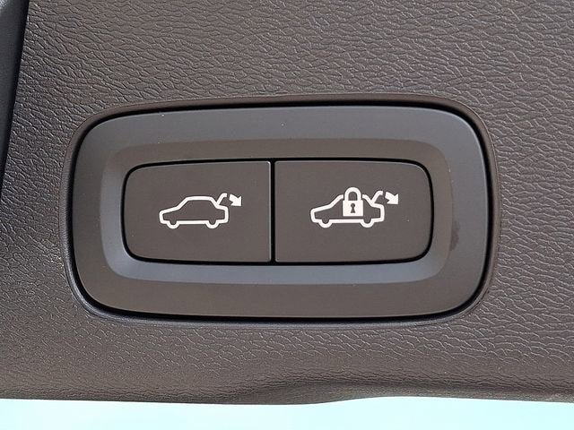 2025 Volvo XC60 Plug-In Hybrid Core