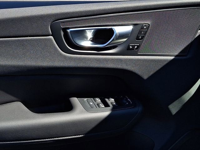 2025 Volvo XC60 Plug-In Hybrid Core