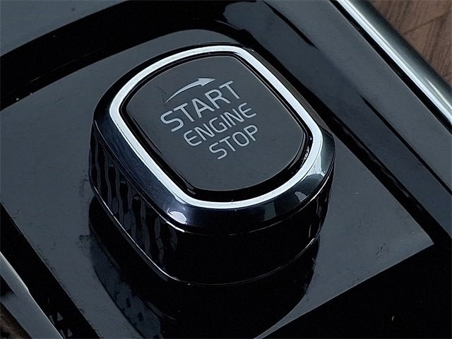 2024 Volvo XC90 Plus Bright Theme