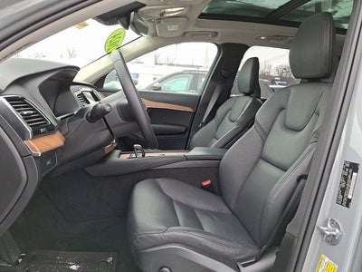 2024 Volvo XC90 Plus Bright Theme