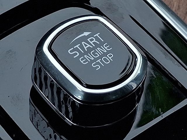 2024 Volvo XC90 Plus Bright Theme